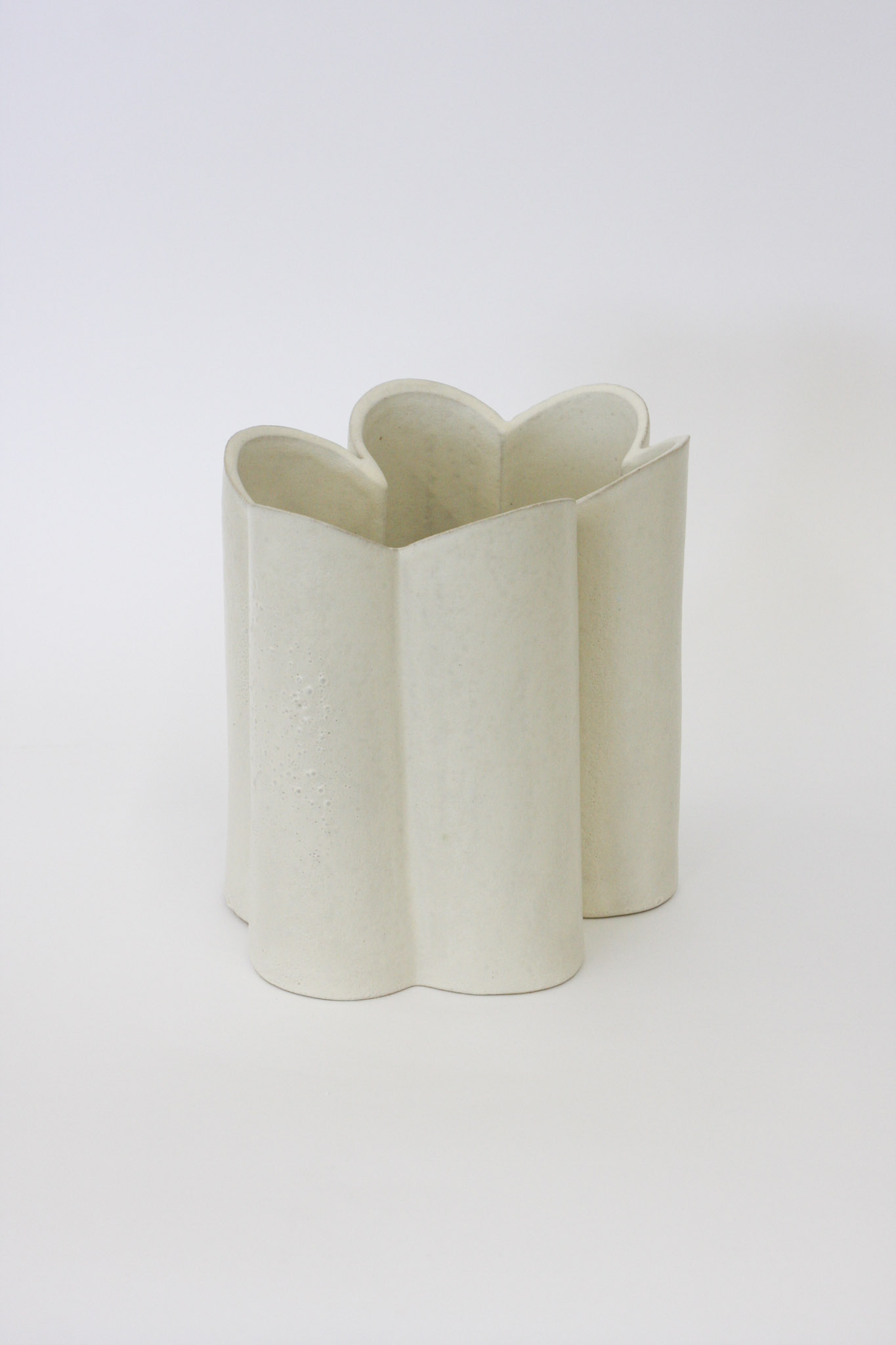 TALL SCALLOP VASE - CREAM (SECOND_A)