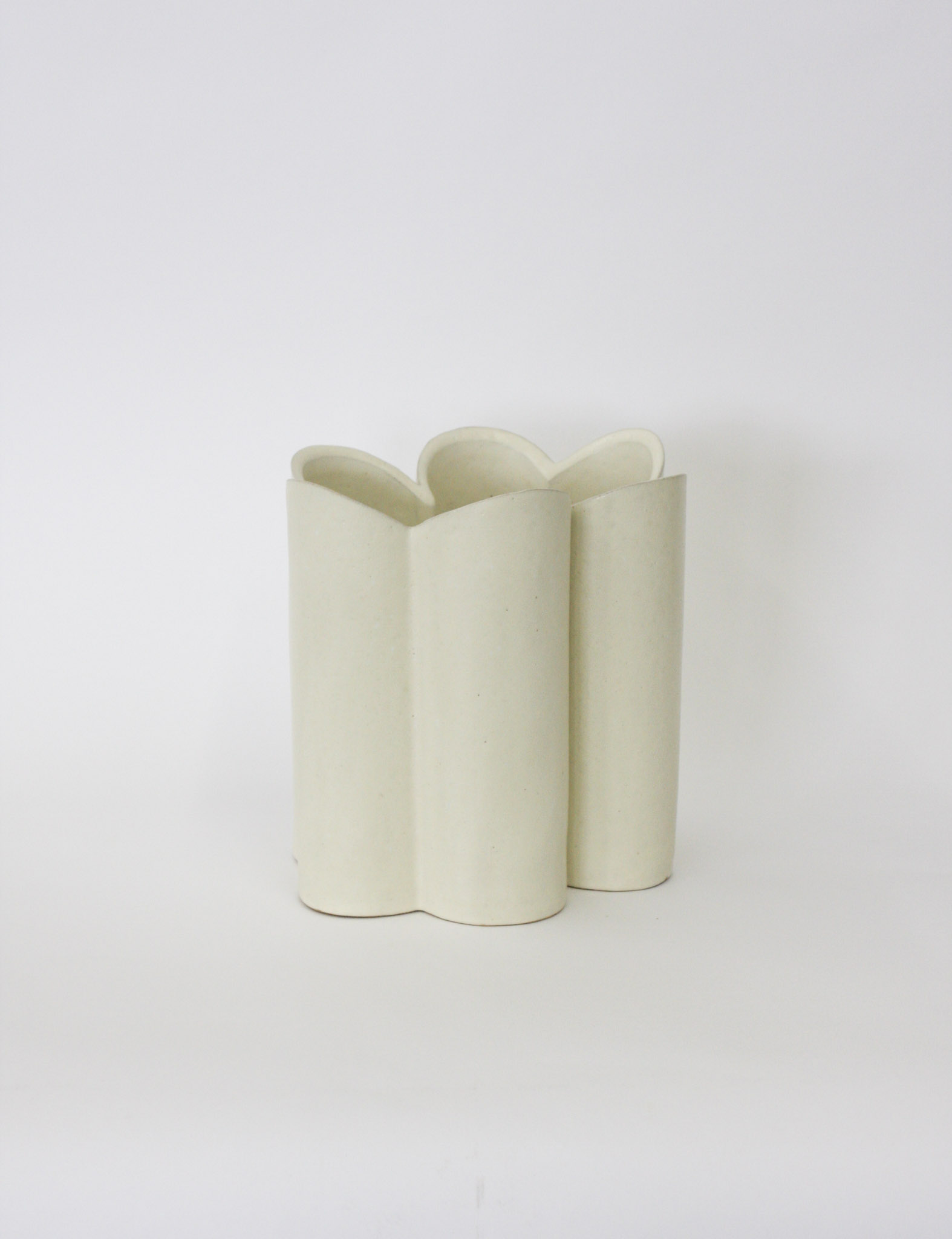 TALL SCALLOP VASE - CREAM (SECOND_B)